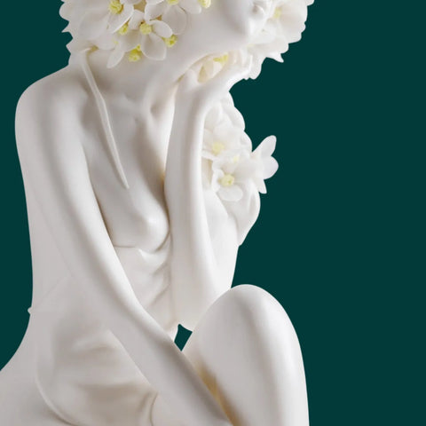 Serene Blanc de Chine Lady