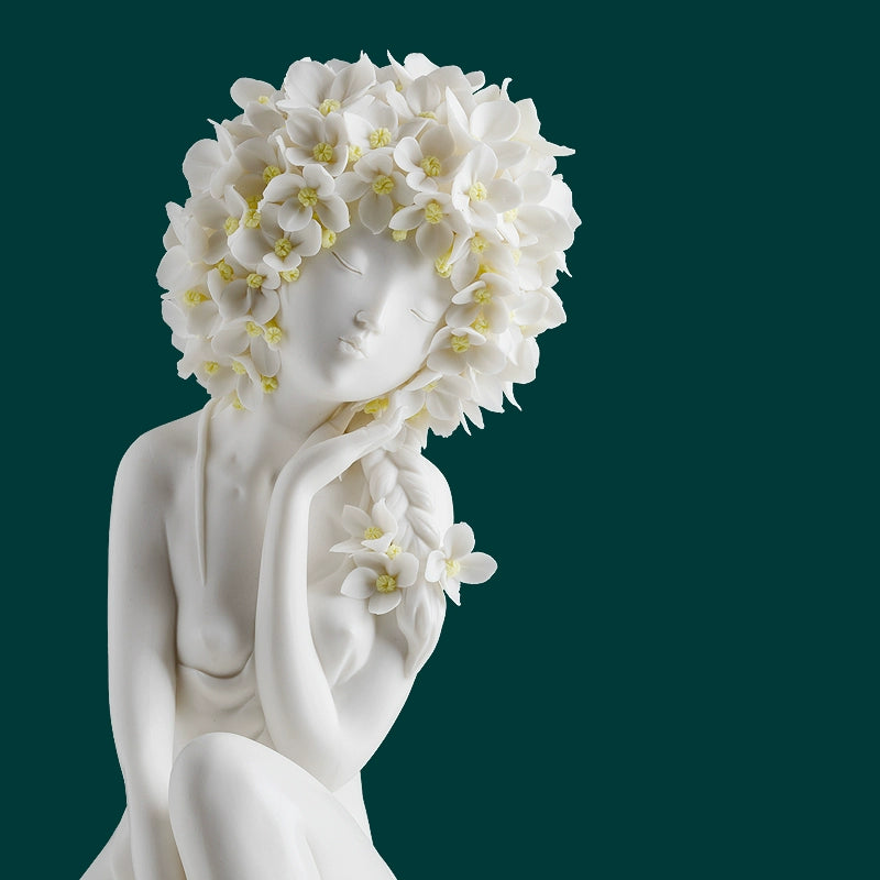 Serene Blanc de Chine Lady