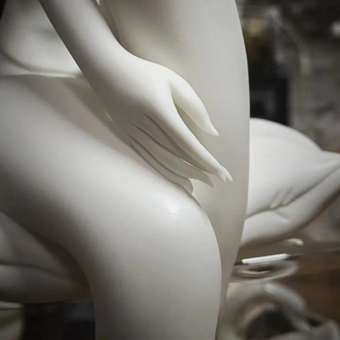 Serene Blanc de Chine Lady