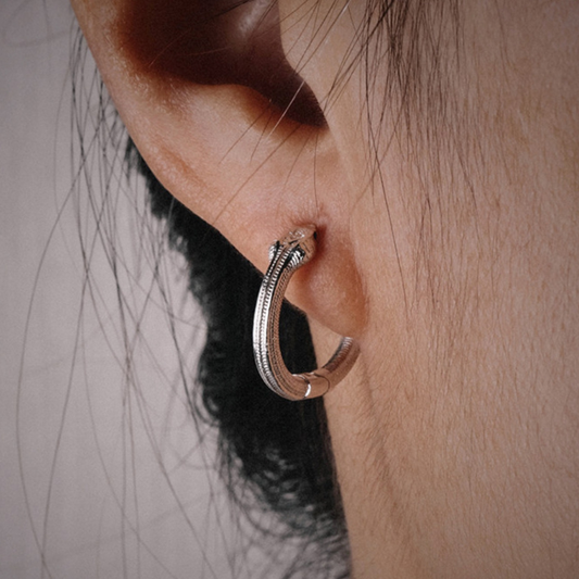 Handmade 925 sterling silver ear cuff in a gothic rattlesnake design with detailed scales and an polished silver finish.